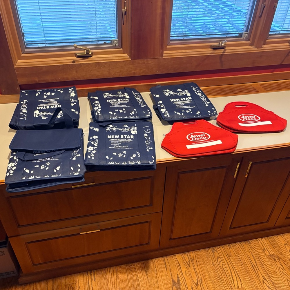5 insulated zippered bags + 2 insulated zippered lunch bags
